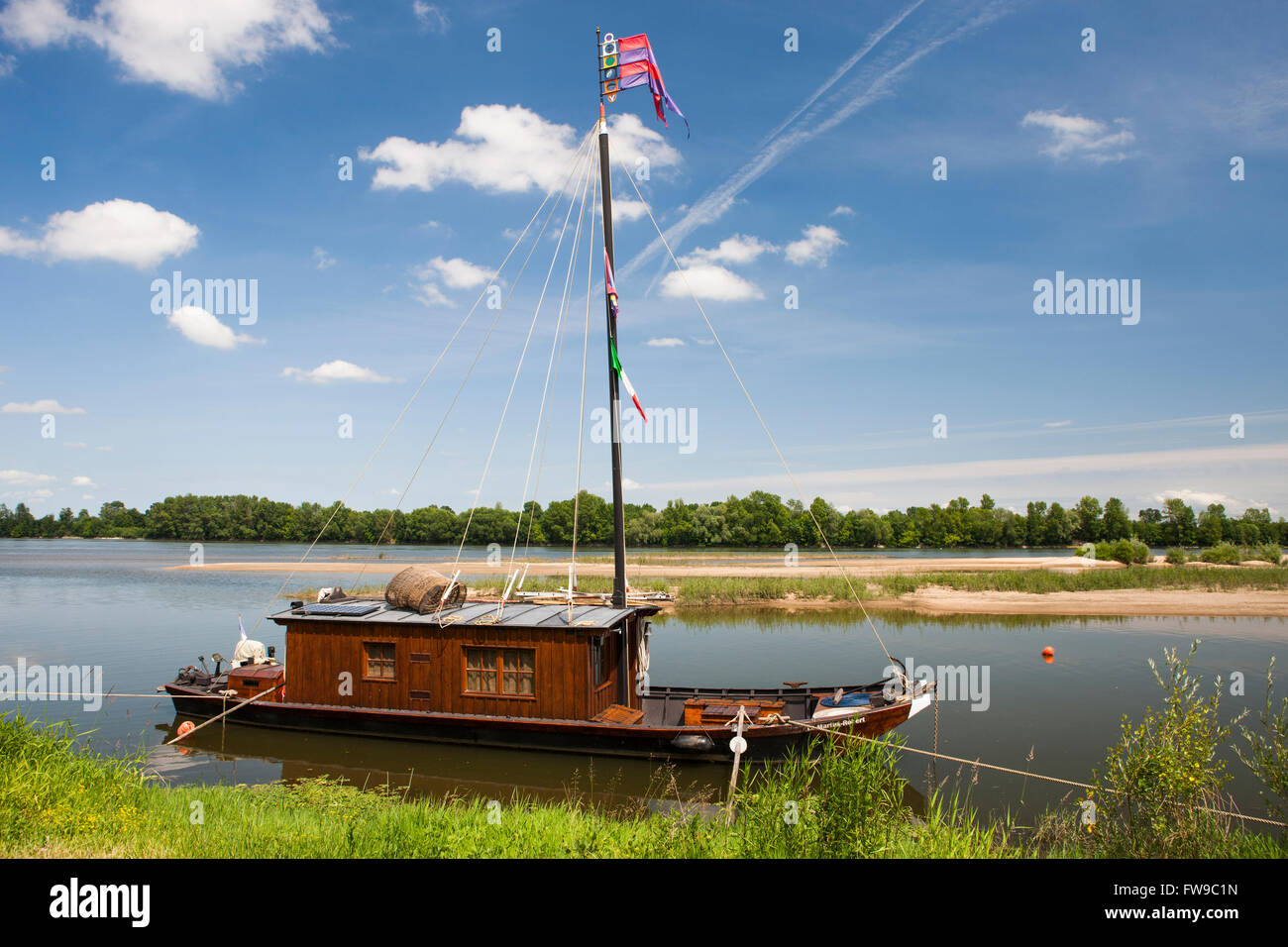 Barca di legno tradizionale sulla Loira, Le Thoureil, dipartimento di Maine-et-Loire, Francia Foto Stock