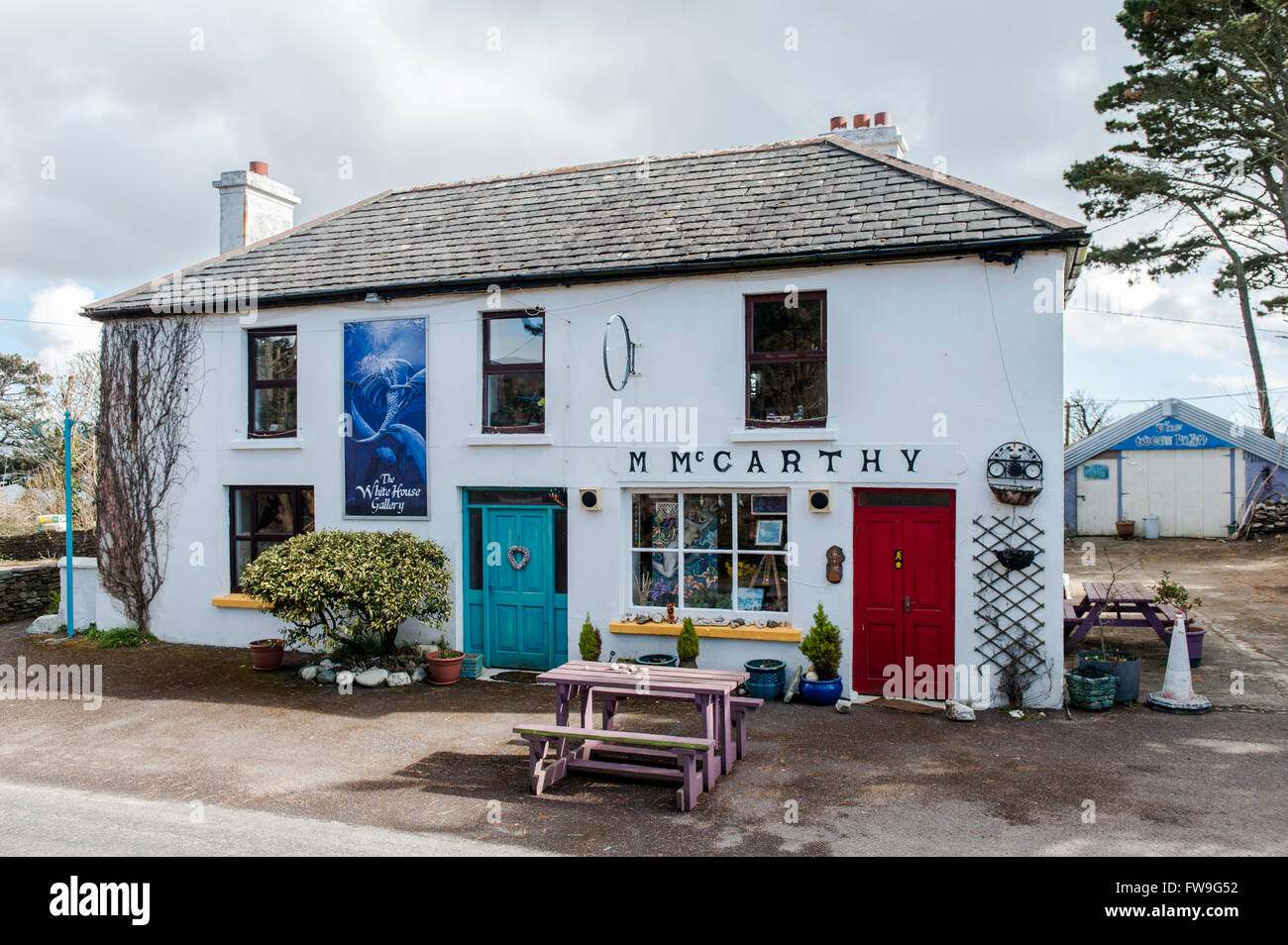 White House Art Gallery e caffetteria sulla Sheep's Head Way, West Cork, Irlanda. Foto Stock