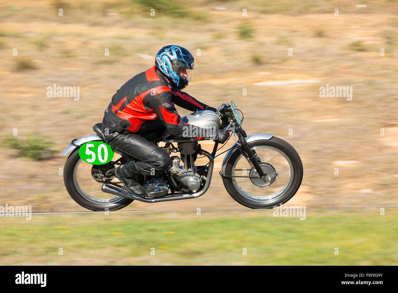 BROADFORD, Victoria/AUSTRALIA - Aprile 1, 2016: biciclette classiche prassi a Broadford Racetrack prima del 2016 Shannons Victorian Foto Stock