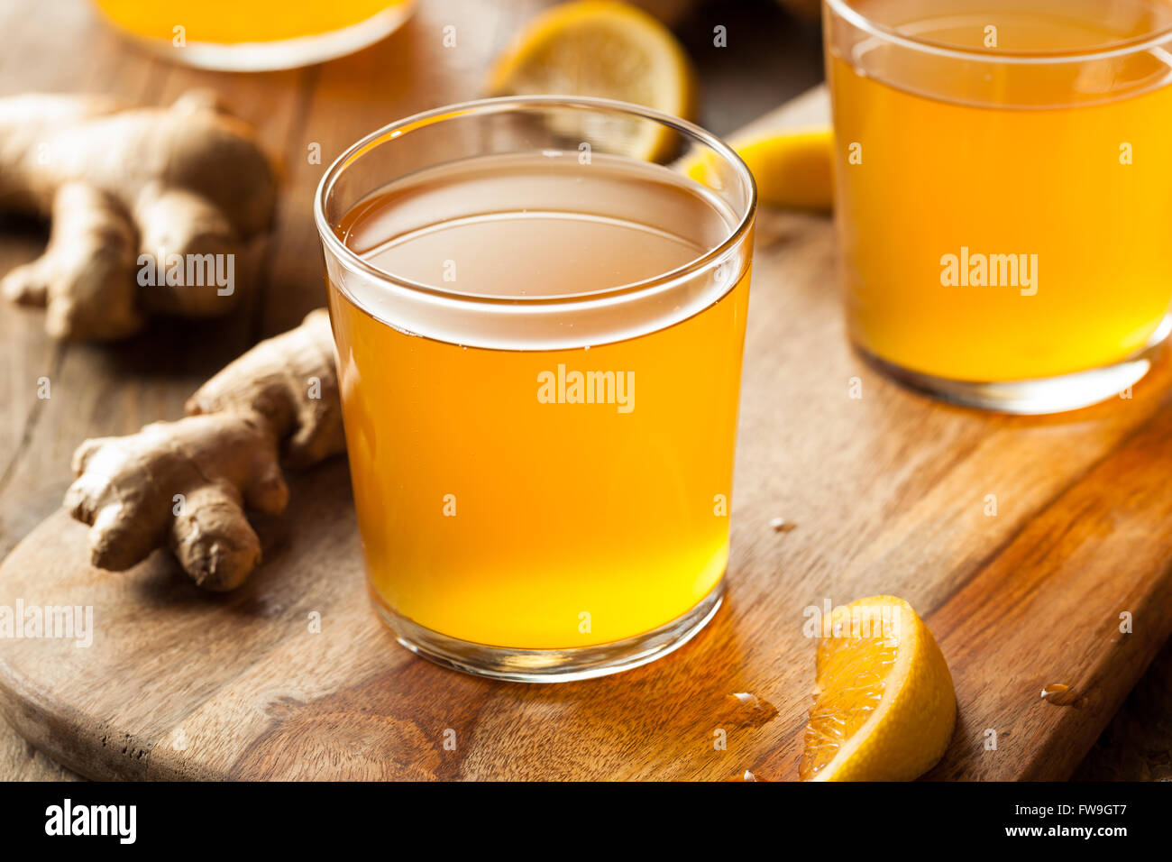 In casa grezzo fermentato tè al Kombucha pronta da bere Foto Stock