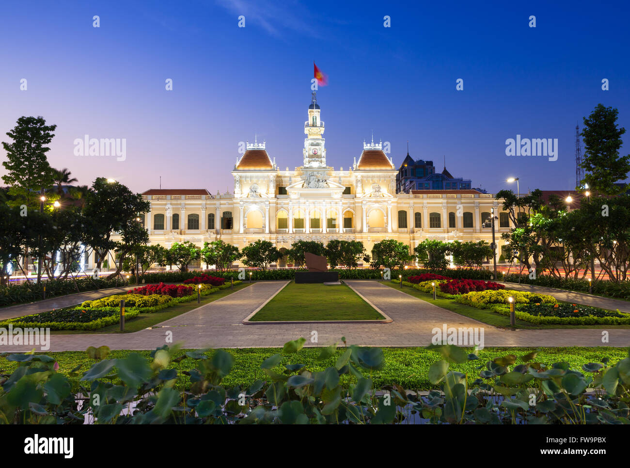 Municipio edificio al crepuscolo, Ho Chi Minh City, Vietnam. Foto Stock