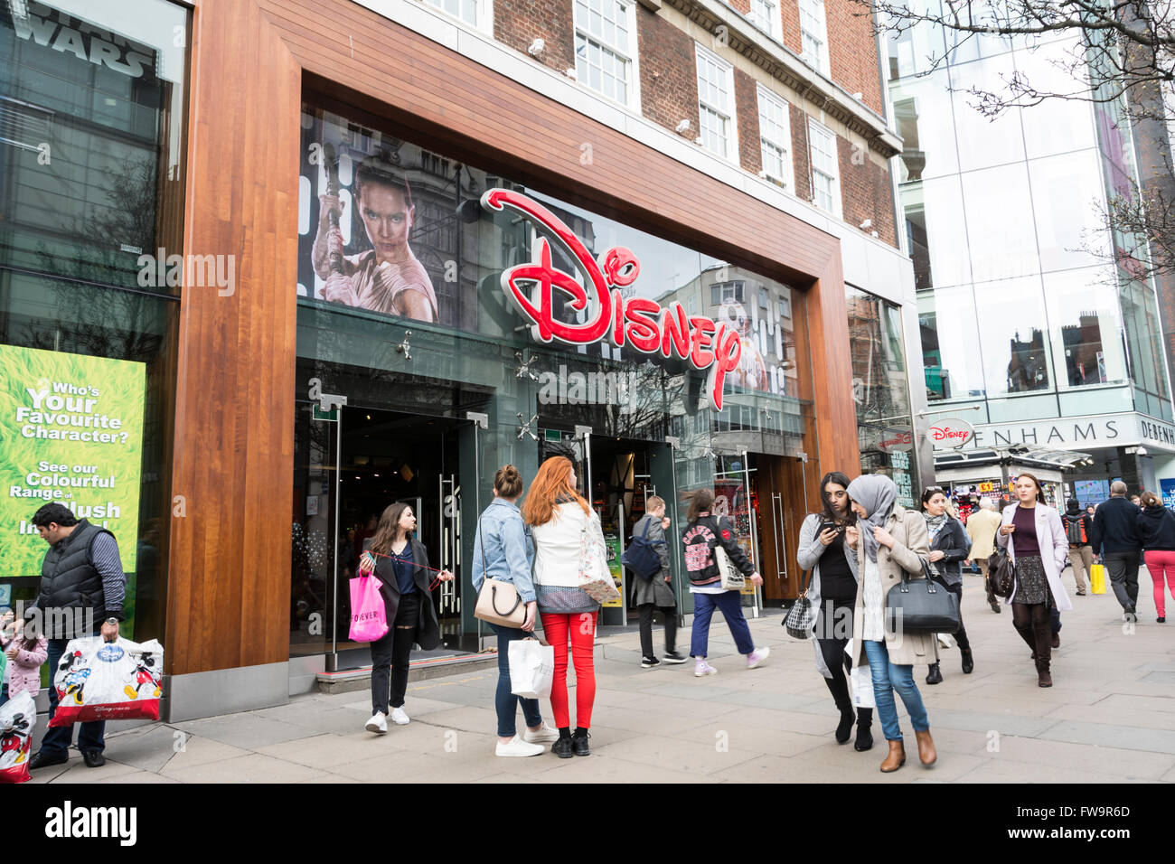 Disney shop esterno su London Oxford Street, Regno Unito Foto Stock