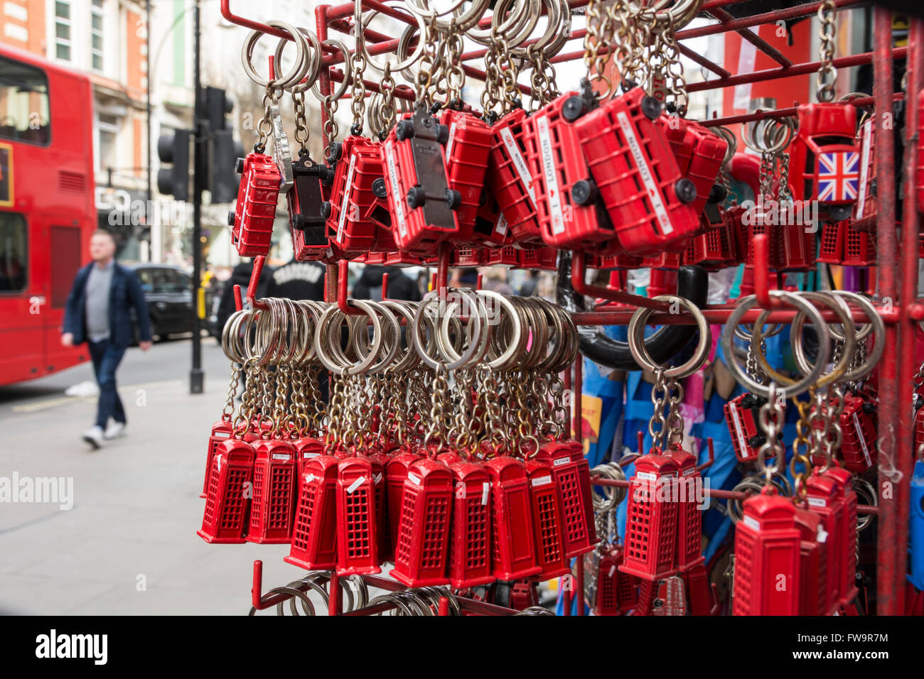 London souvenir e regalini turistici su Oxford Street, London, Regno Unito Foto Stock