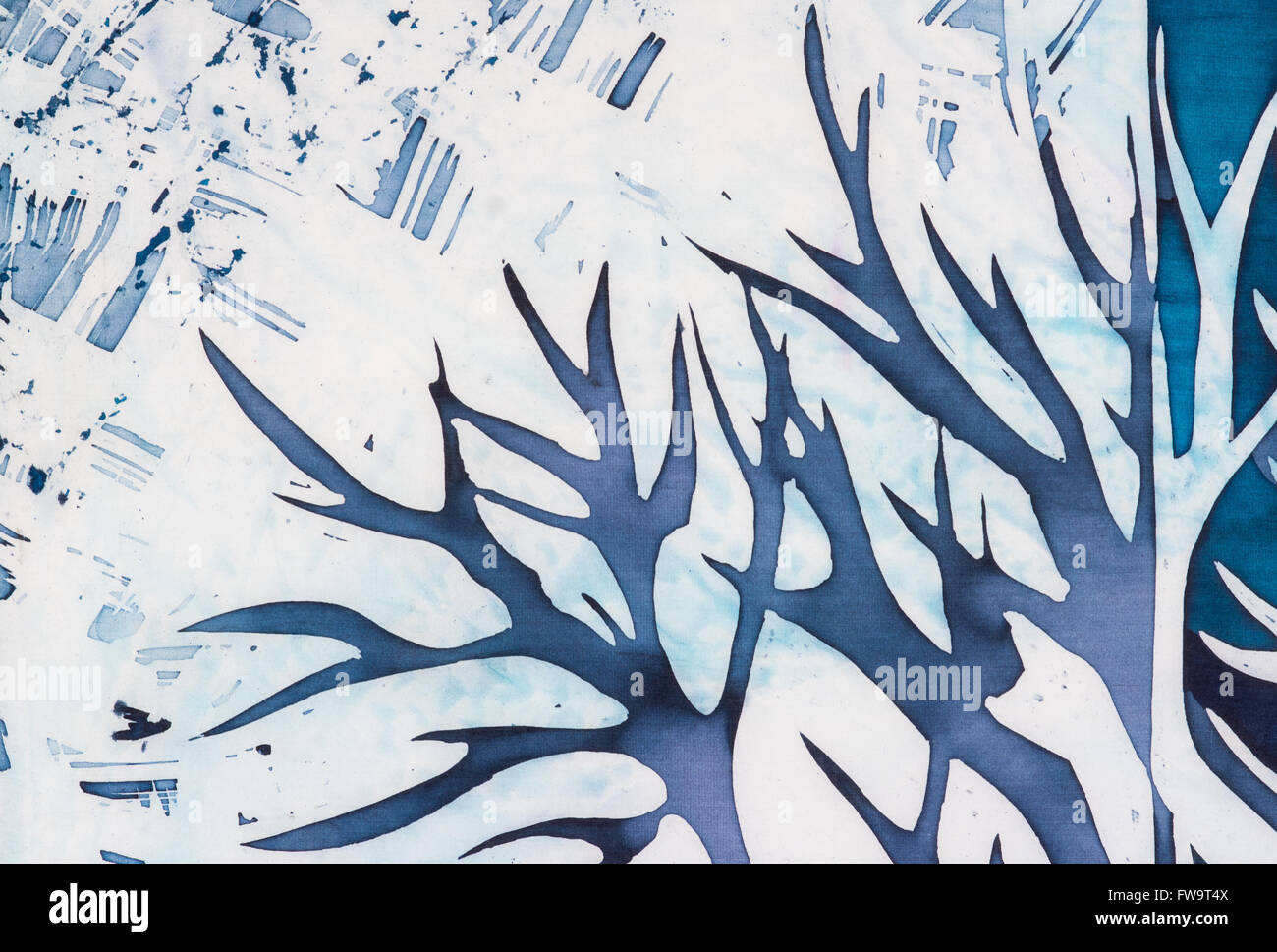 Le corna di cervo, blue tree, turchese, hot batik, texture di sfondo, fatta a mano su seta, astratta e surrealismo arte Foto Stock