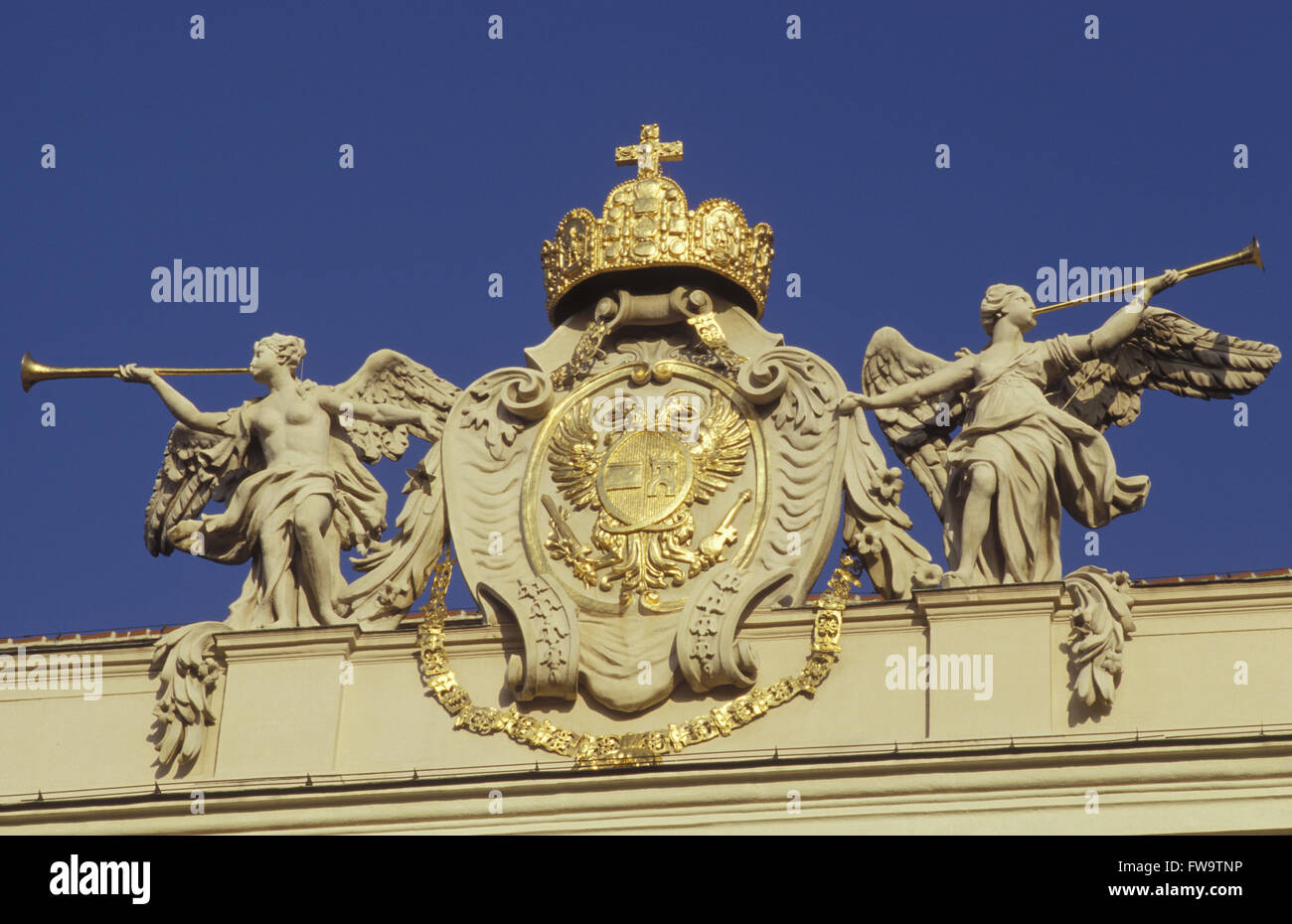 AUT, Austria, Vienna, stemma sulla parte superiore dell'Alte Hofburg. AUT, Oesterreich, Wien, Wappen auf dem Reichskanzleitrakt der Al Foto Stock