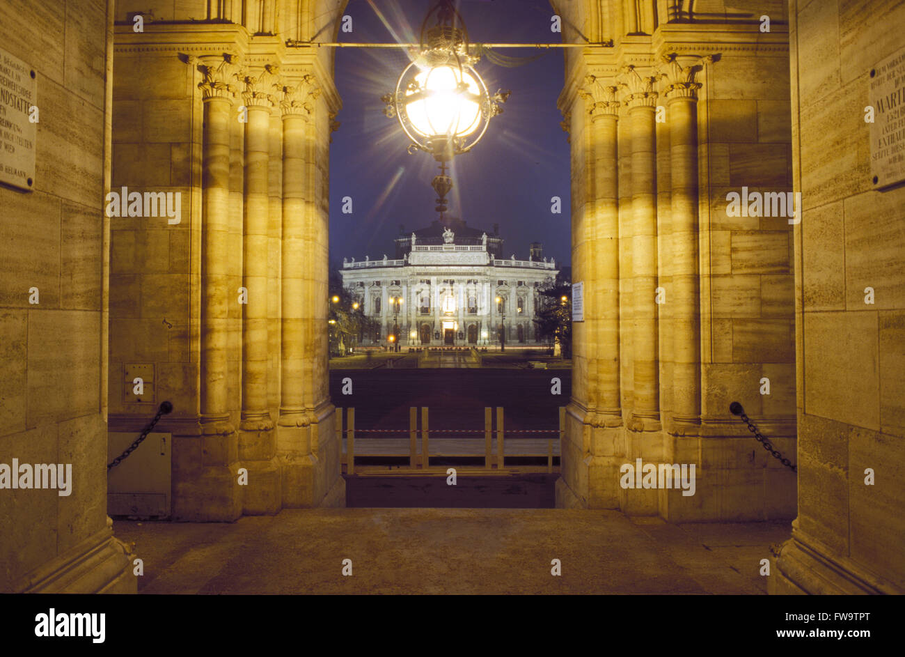 AUT, Austria, Vienna, il Burgtheater, vista dall'entrata del municipio AUT, Oesterreich, Wien, das Burgtheater, Blick vom Rat Foto Stock