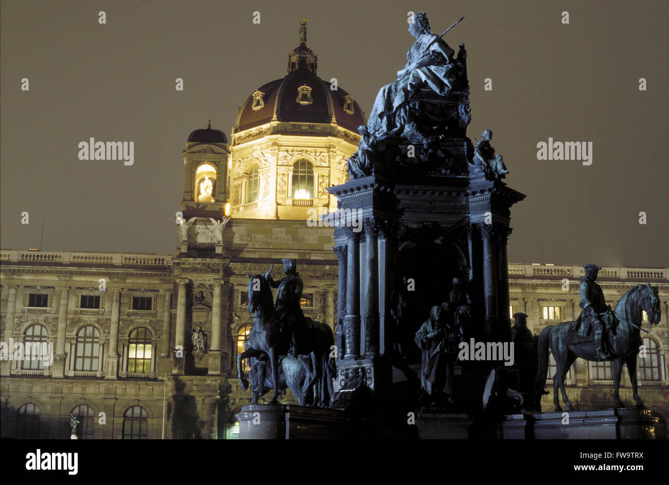 AUT, Austria, Vienna, Maria-Theresia monumento all'Maria-Theresien piazza antistante il Museo Art-History. AUT, Oester Foto Stock