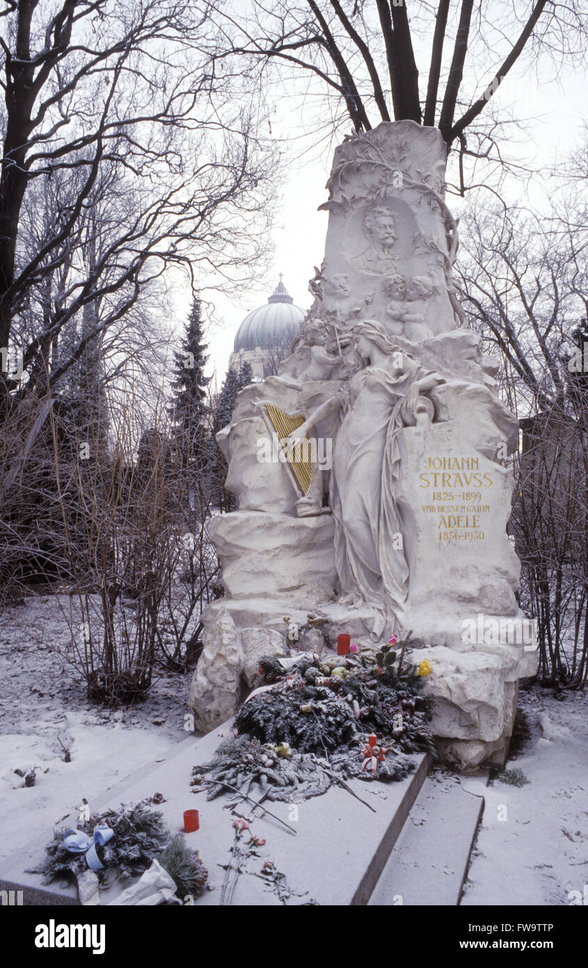 AUT, Austria, Vienna, la tomba del compositore Johann Strauss al cimitero centrale. AUT, Oesterreich, Wien, das Grab des Ko Foto Stock