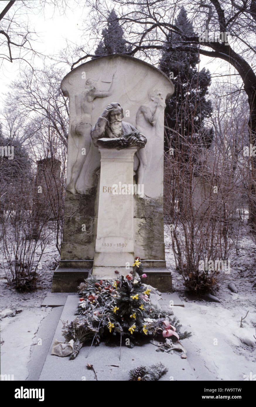 AUT, Austria, Vienna, la tomba del compositore Johannes Brahms presso il cimitero centrale. AUT, Oesterreich, Wien, das Grab des K Foto Stock