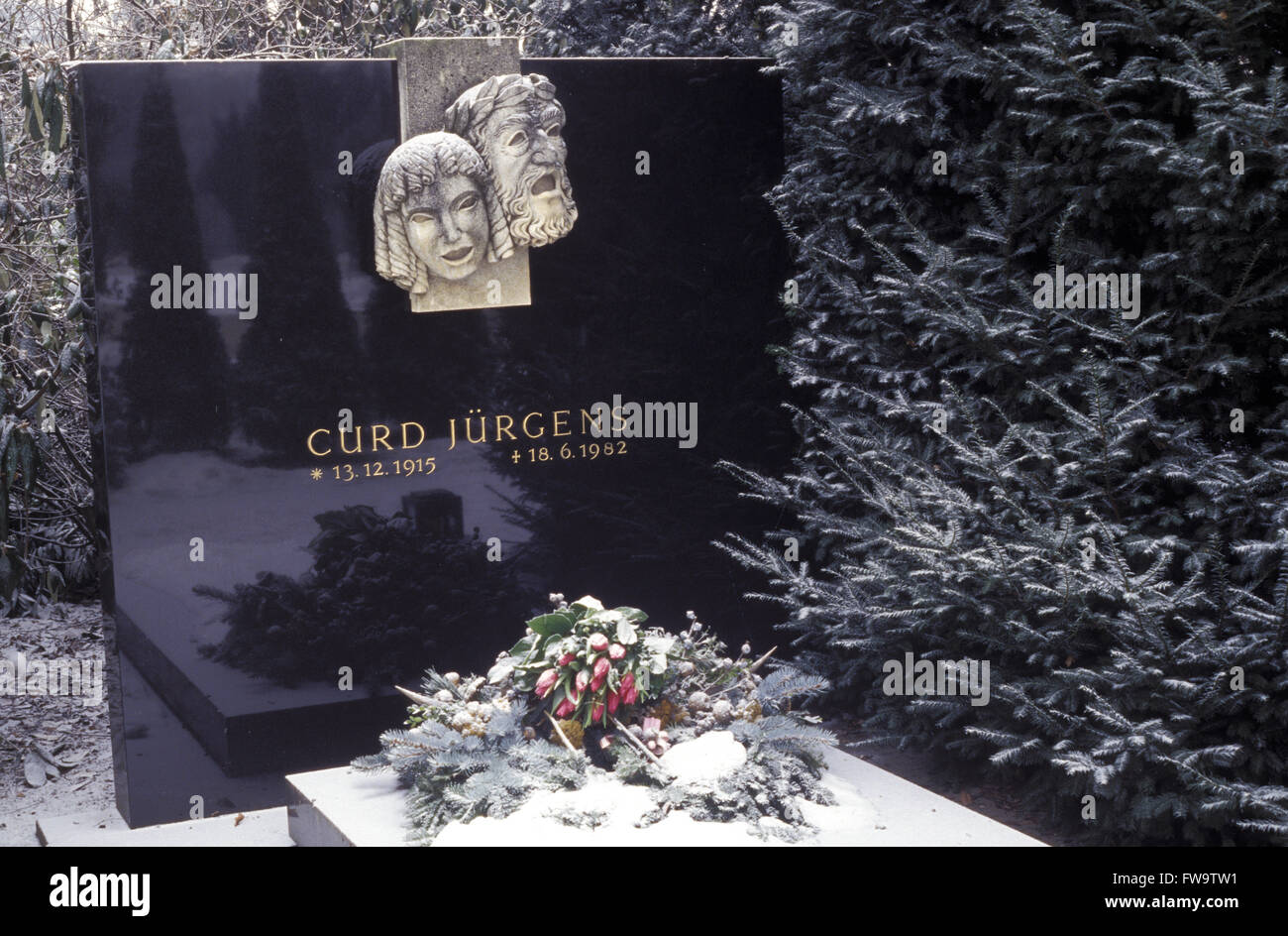 AUT, Austria, Vienna, la tomba dell'attore Curd Juergens presso il cimitero centrale. AUT, Oesterreich, Wien, das Grab des Schaus Foto Stock