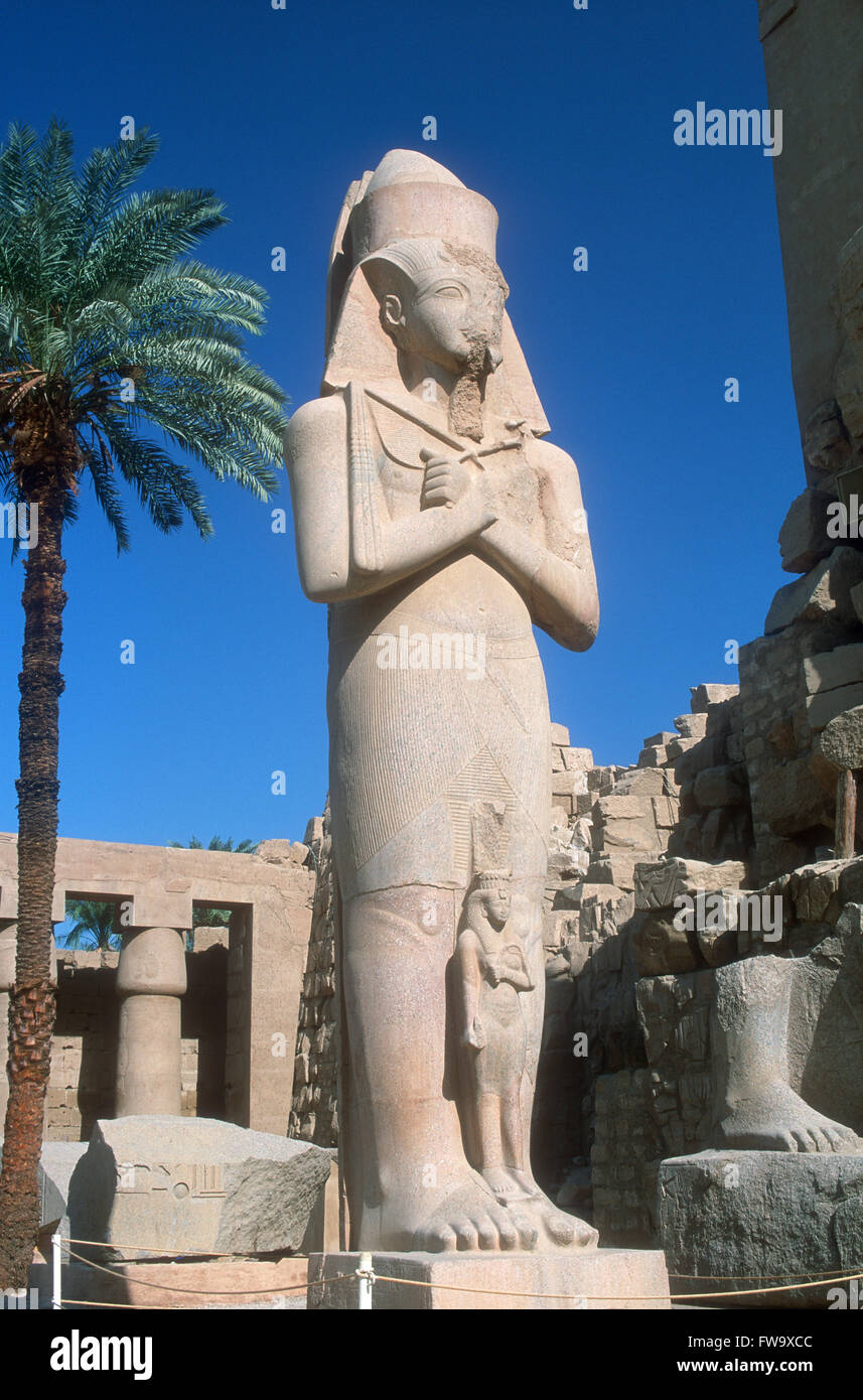 Colossos di Ramses II, Tempio di Karnak Luxor Egitto Foto Stock