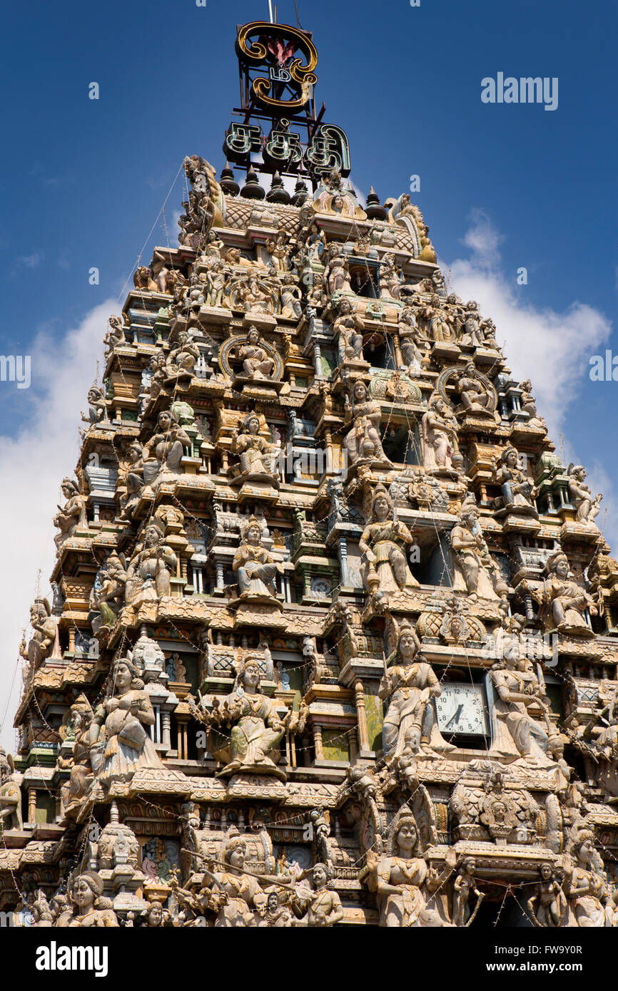 Sri Lanka, Trincomalee, Pillaiyar Kovil temple, tiered scultura su ingresso gopuram Foto Stock