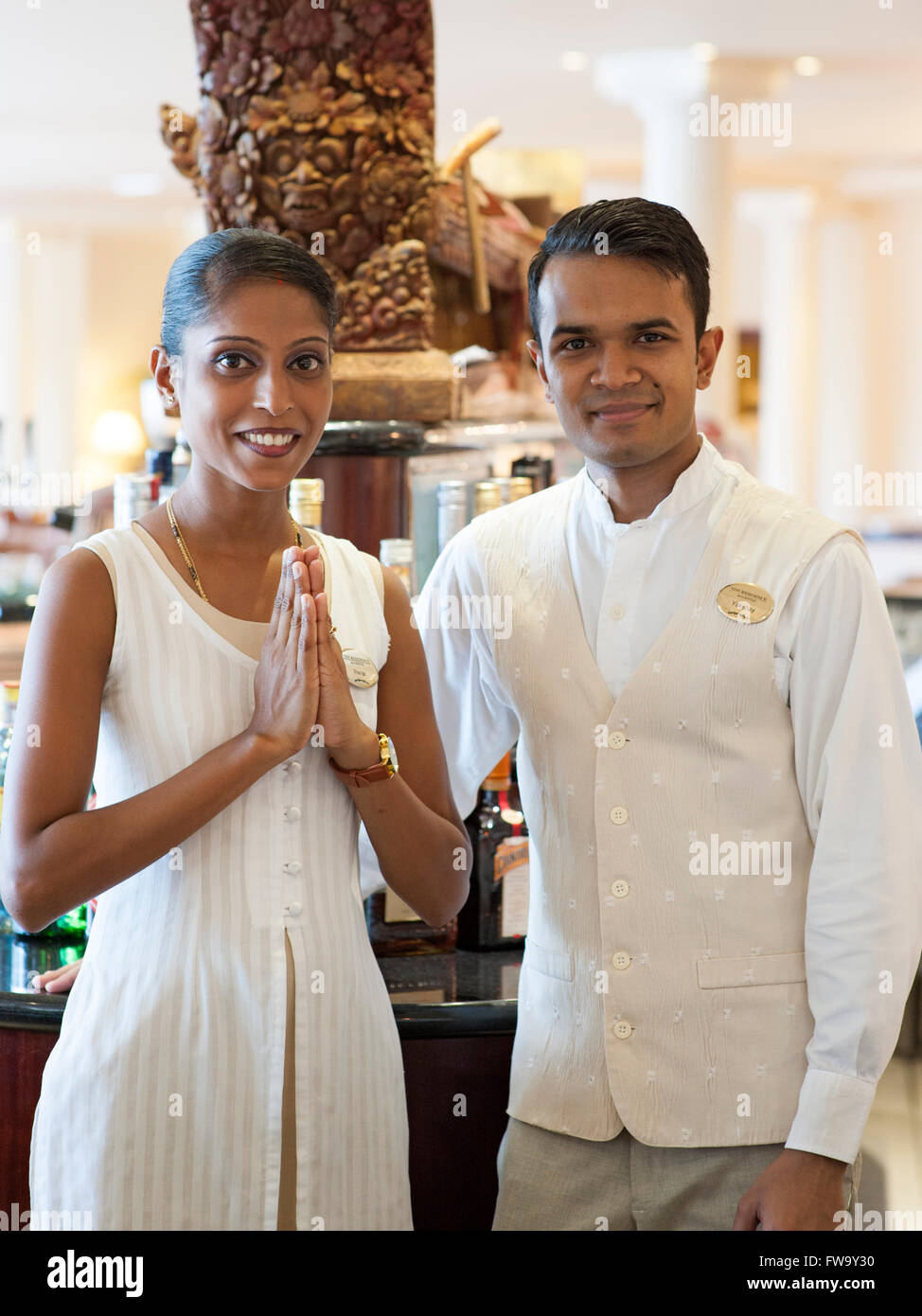 Il personale del bar presso il residence hotel in Mauritius. Foto Stock