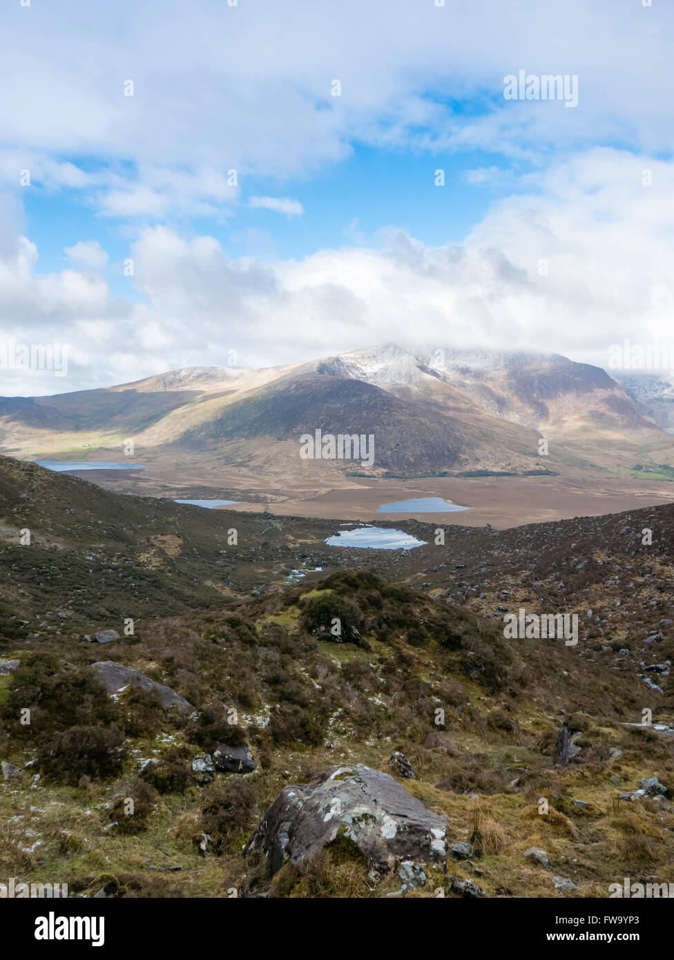 Vista da Conor Pass, penisola di Dingle, nella contea di Kerry, Repubblica di Irlanda. Foto Stock