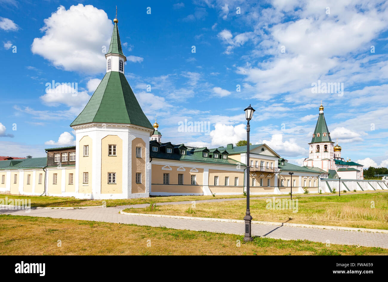 Monastero di Iversky nella regione di Novgorod. Il monastero fu fondato dal Patriarca Nikon nel 1653 Foto Stock