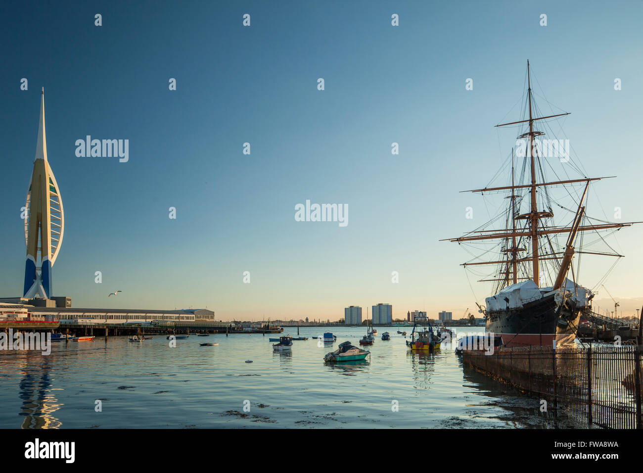 Tramonto a Portsmouth Porto, UK. Foto Stock