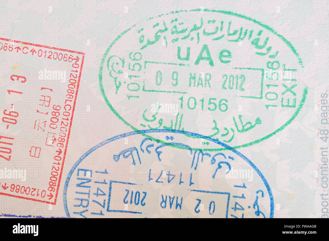 Entrata e uscita Passaporto Francobolli Emirati arabi uniti in un passaporto canadese Foto Stock