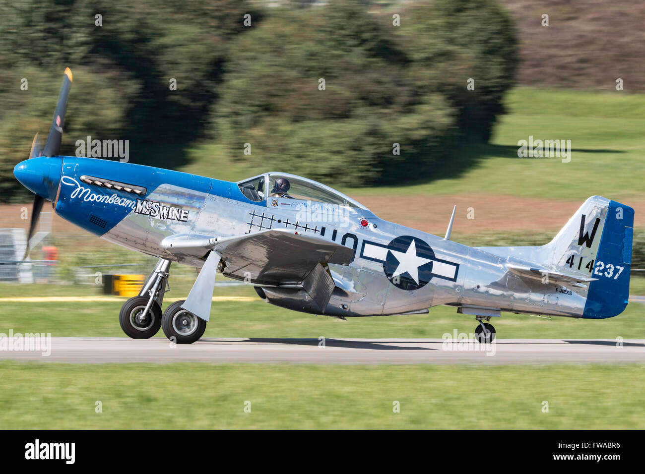 La North American Aviation P-51D Mustang II Guerra Mondiale degli aerei da caccia (F-AZXS) "Moonbeam McSwine" Foto Stock