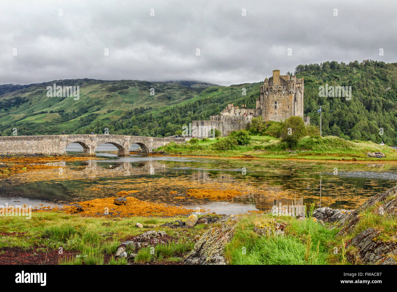 Eilean Donan Castle. Uno dei più immagini iconiche della Scozia. Foto Stock