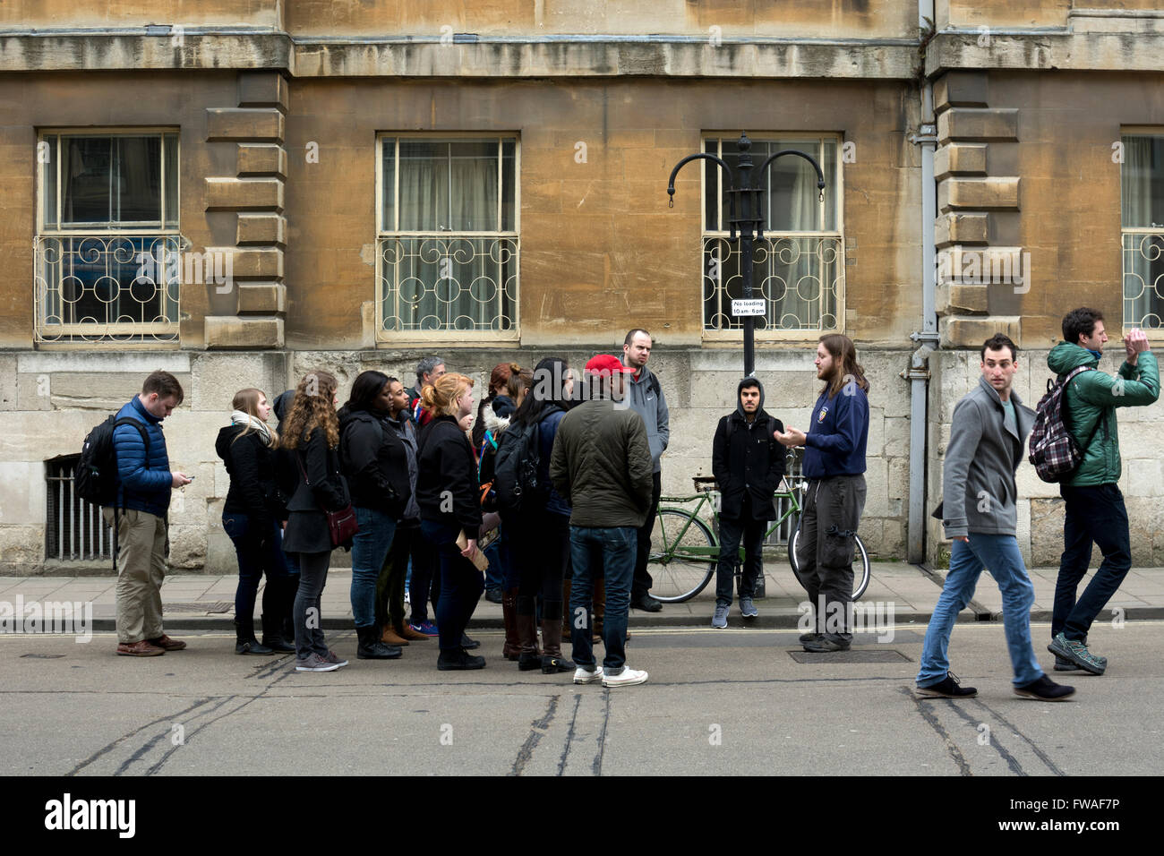 Guidate il gruppo turistico nel centro di Oxford, Regno Unito Foto Stock
