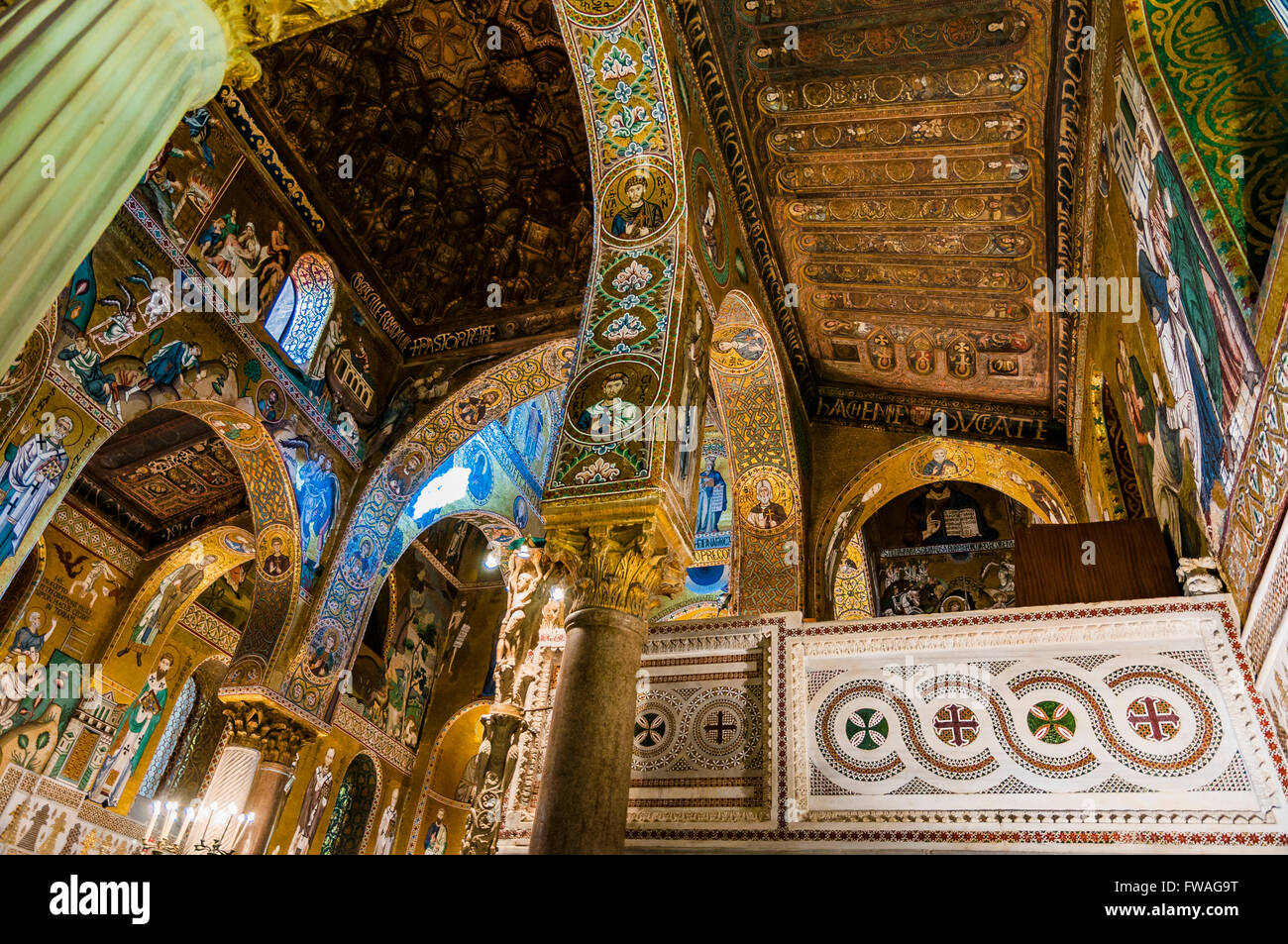 La Cappella Palatina, è la cappella reale del normanno re di Sicilia si trova al piano terra al centro del Palazzo Foto Stock