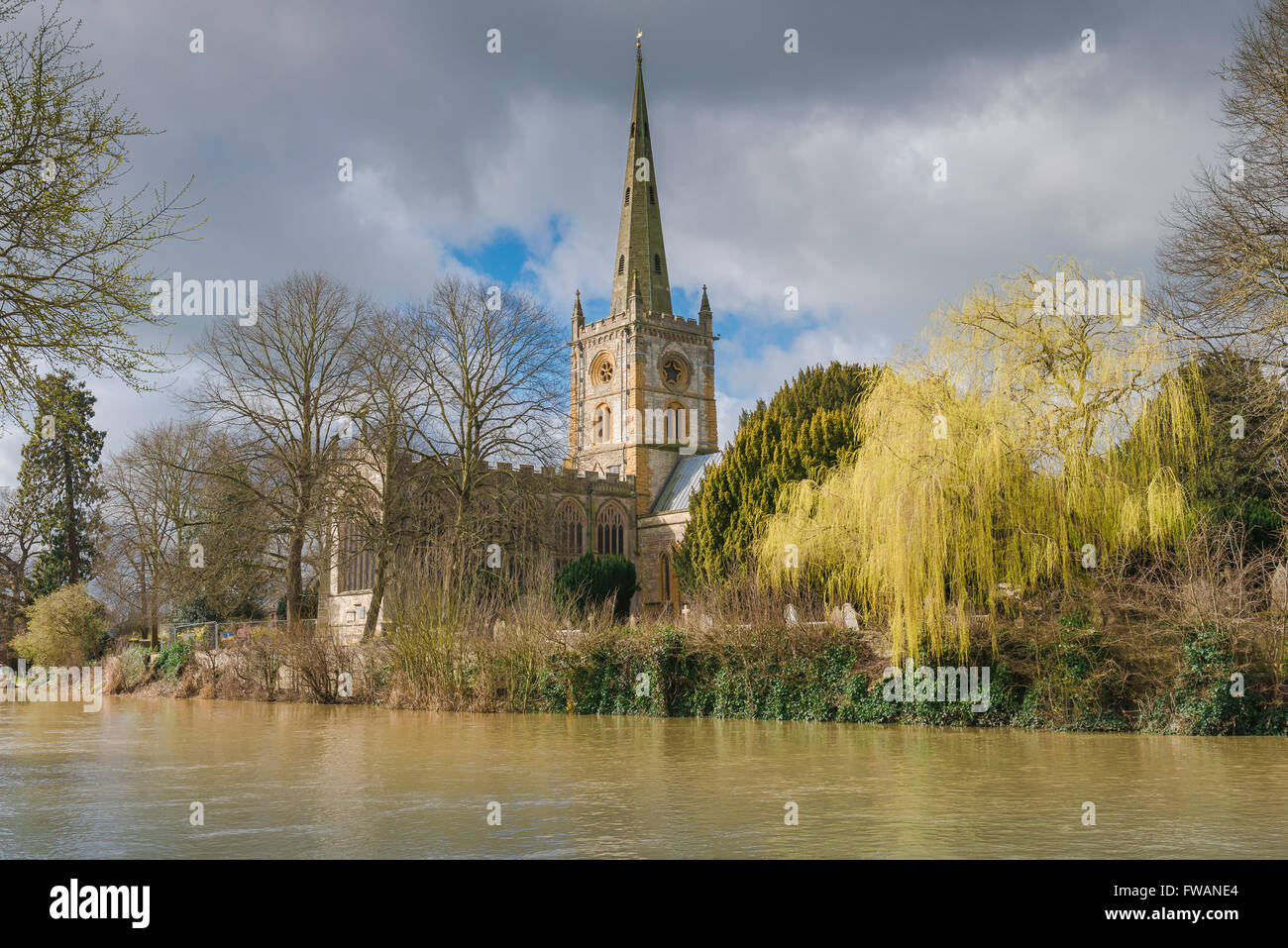 Stratford Upon Avon Church, vista della Santa Trinità Chiesa, sede della tomba di Shakespeare, a Stratford Upon Avon, Inghilterra, Regno Unito Foto Stock