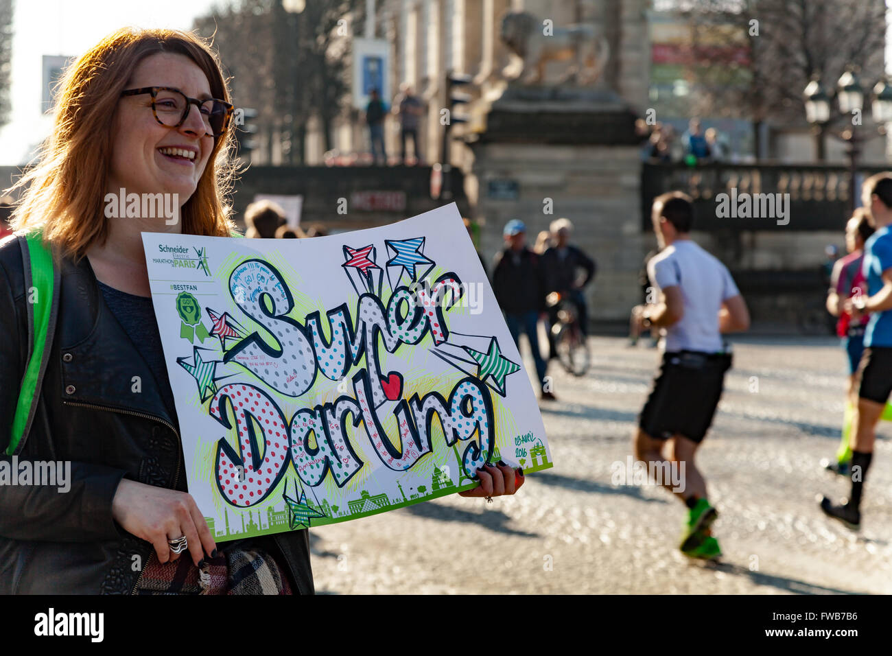 Parigi, Francia. 3 Aprile, 2016. Le persone che eseguono durante l'evento maratona di Parigi 2016. Credito: Guillaume Louyot/Alamy Live News Foto Stock