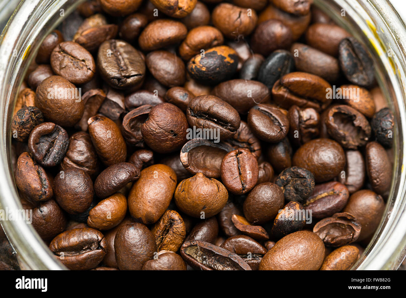 Chicchi di caffè tostati close up texture di sfondo Foto Stock