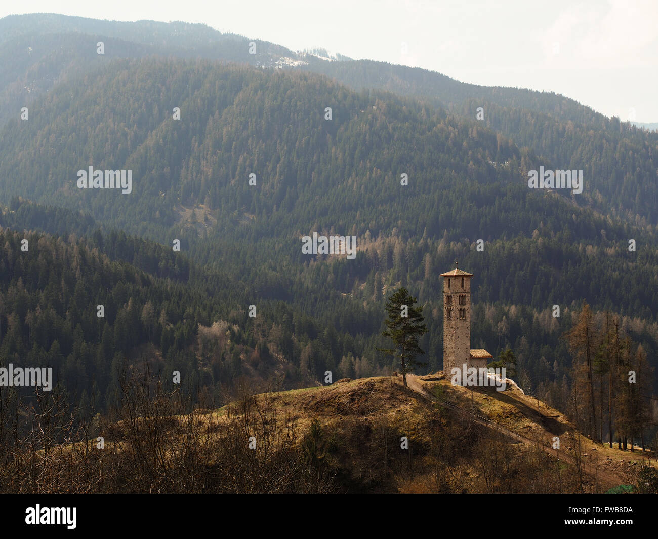 Antica torre a Cavalese, Trentino Alto Adige, Val di Fiemme Foto Stock