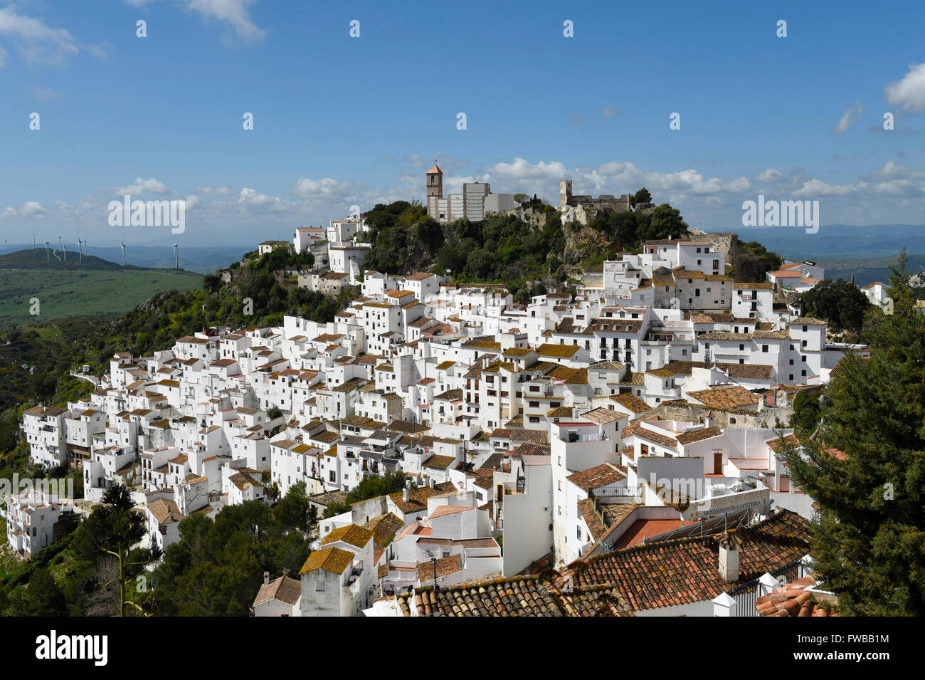 Casares villaggio bianco pueblo blanco, Costa del Sol, provincia di Malaga, Andalusia Spagna Foto Stock