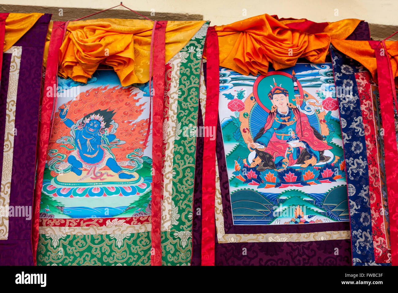 Bodhnath, Nepal. Thangka dipinti, una tradizione buddista tibetana stile di pittura. Foto Stock