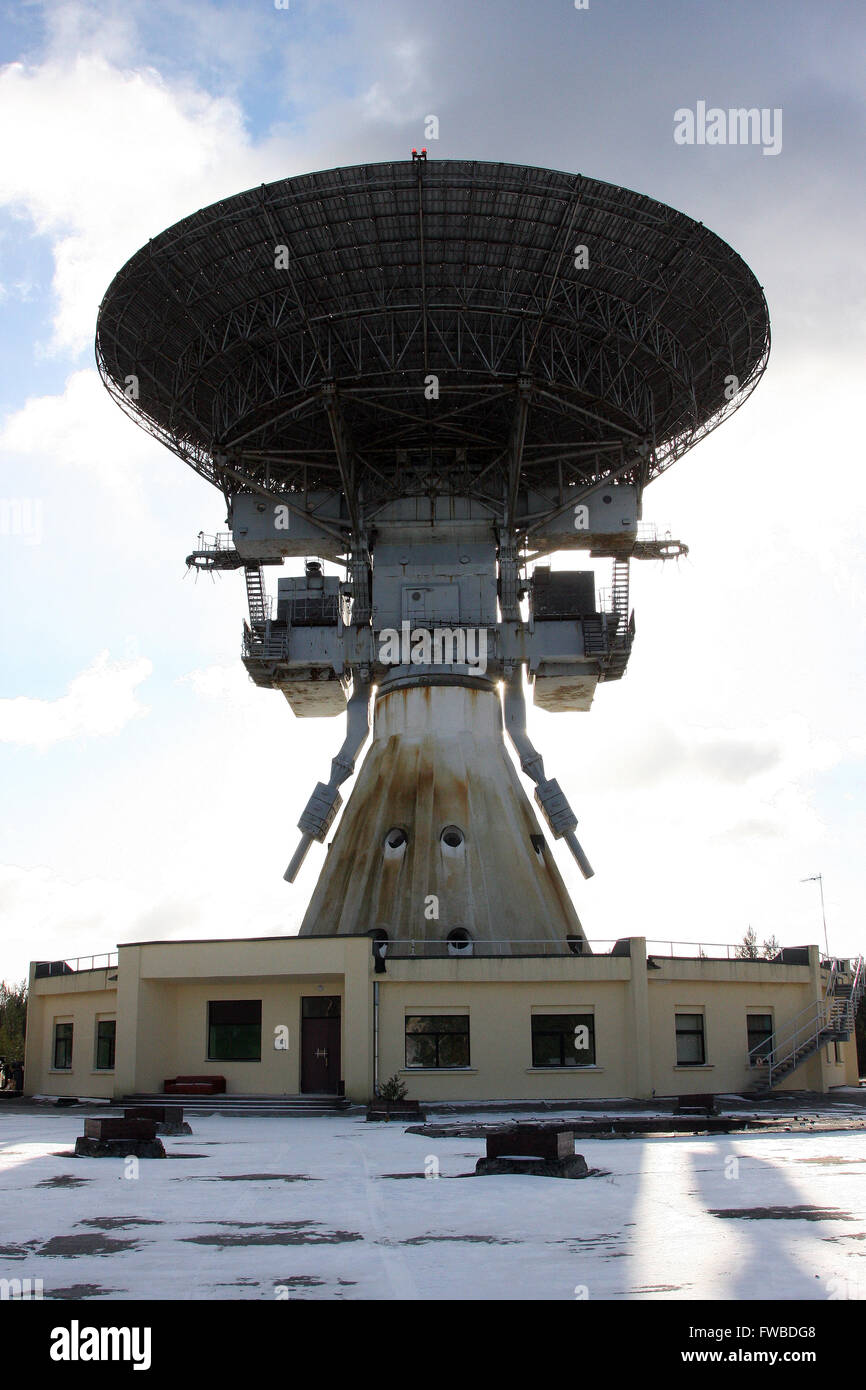 RT-32 è il Ventspils Radio internazionale centro di astronomia della radio telescopio, situato nel quartiere di Ventspils comune Irbene Foto Stock