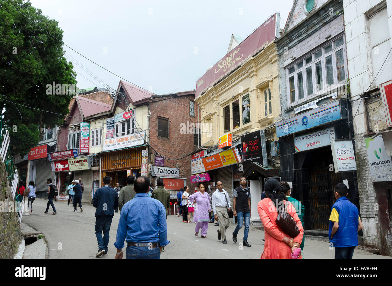 Persone che camminano in strada, Shimla, Simla, Himachal Pradesh, India, Foto Stock
