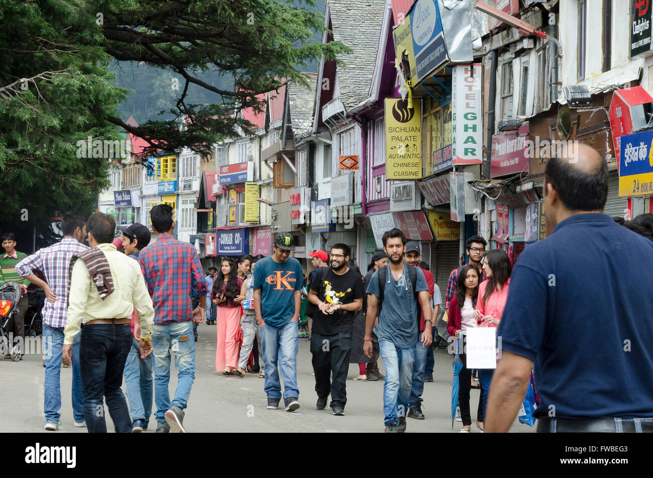 Persone che camminano in strada, Shimla, Simla, Himachal Pradesh, India, Foto Stock