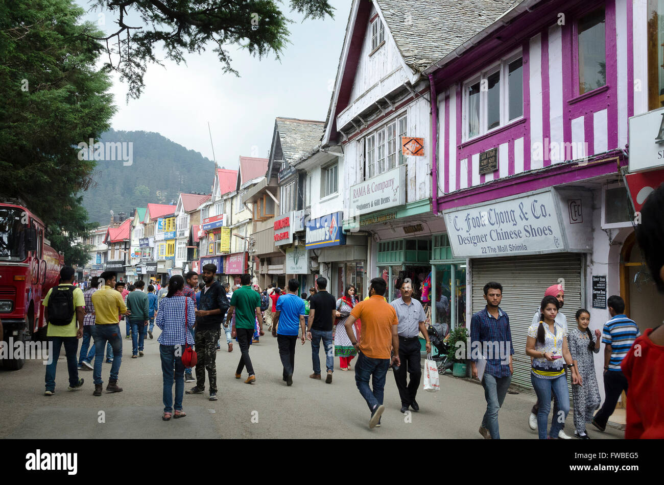 Persone che camminano in strada, Shimla, Simla, Himachal Pradesh, India, Foto Stock