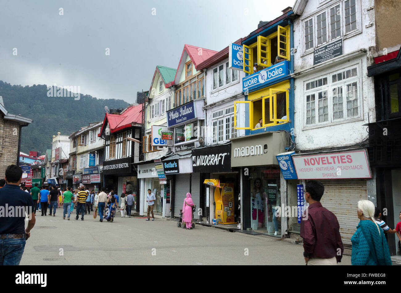 Persone che camminano in strada, Shimla, Simla, Himachal Pradesh, India, Foto Stock