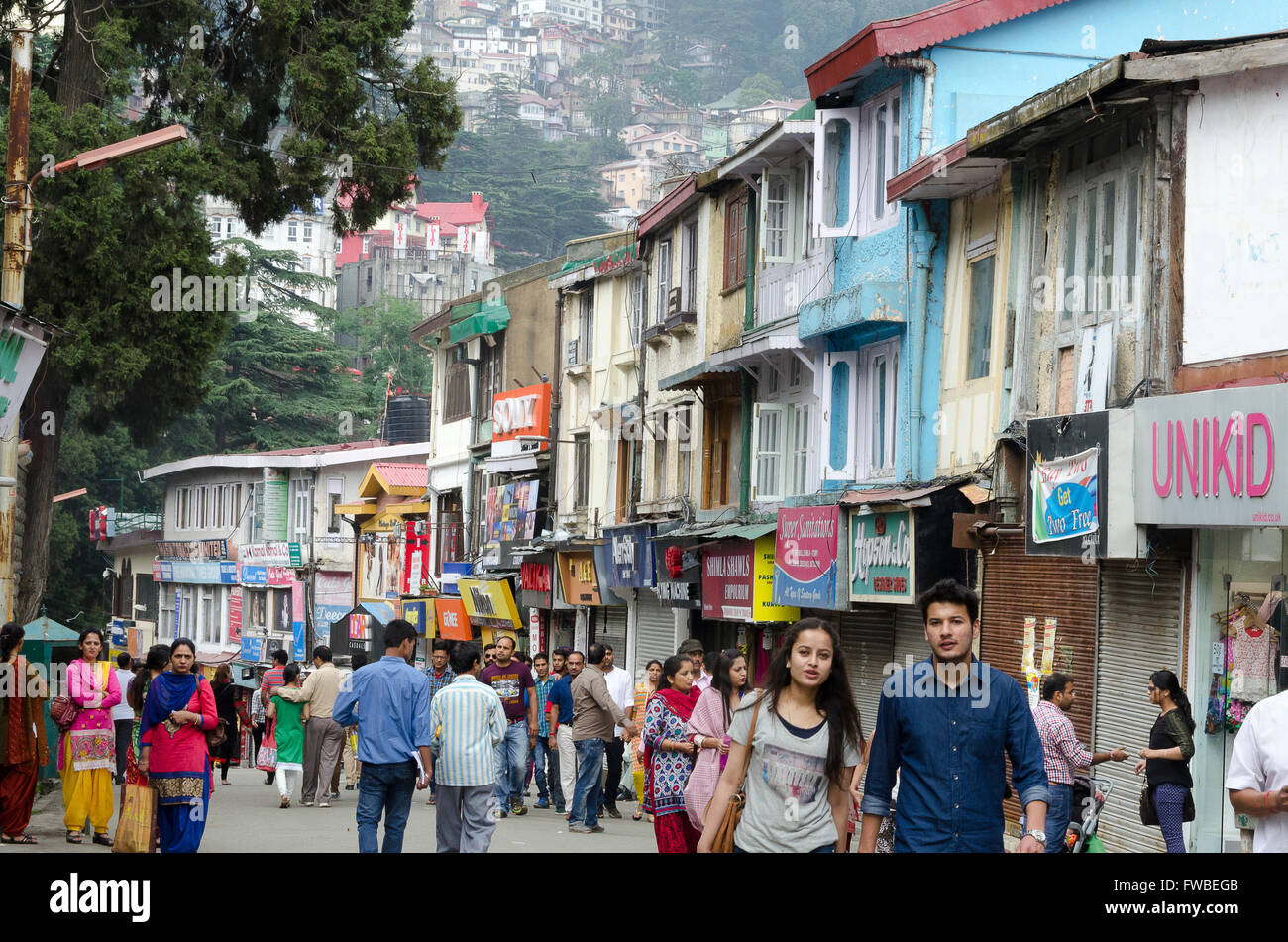 Persone che camminano in strada, Shimla, Simla, Himachal Pradesh, India, Foto Stock