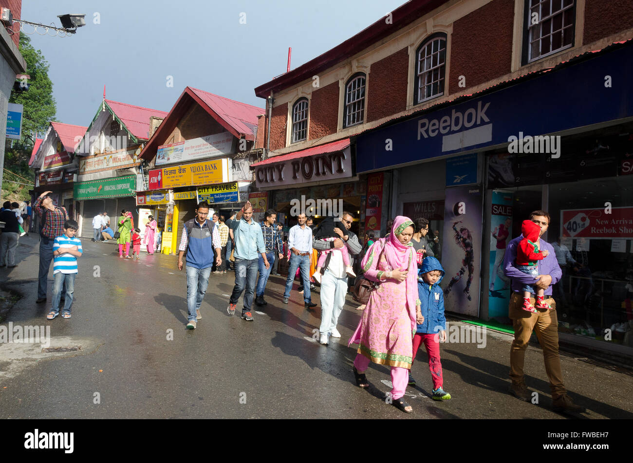 Persone che camminano in strada, Shimla, Simla, Himachal Pradesh, India, Foto Stock