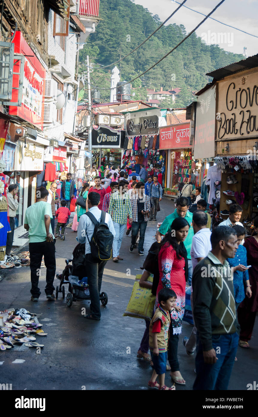Persone che camminano in strada, Shimla, Simla, Himachal Pradesh, India, Foto Stock