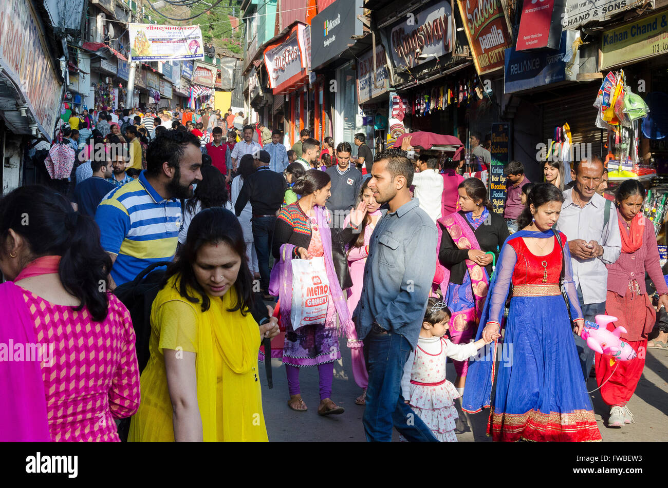 Persone che camminano in strada, Shimla, Simla, Himachal Pradesh, India, Foto Stock