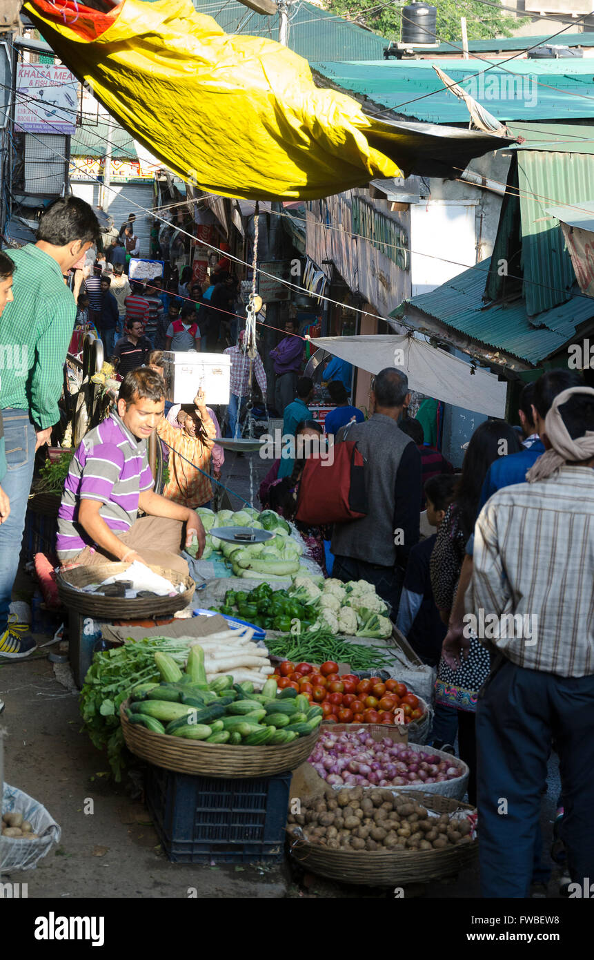 Persone che camminano in strada, Shimla, Simla, Himachal Pradesh, India, Foto Stock