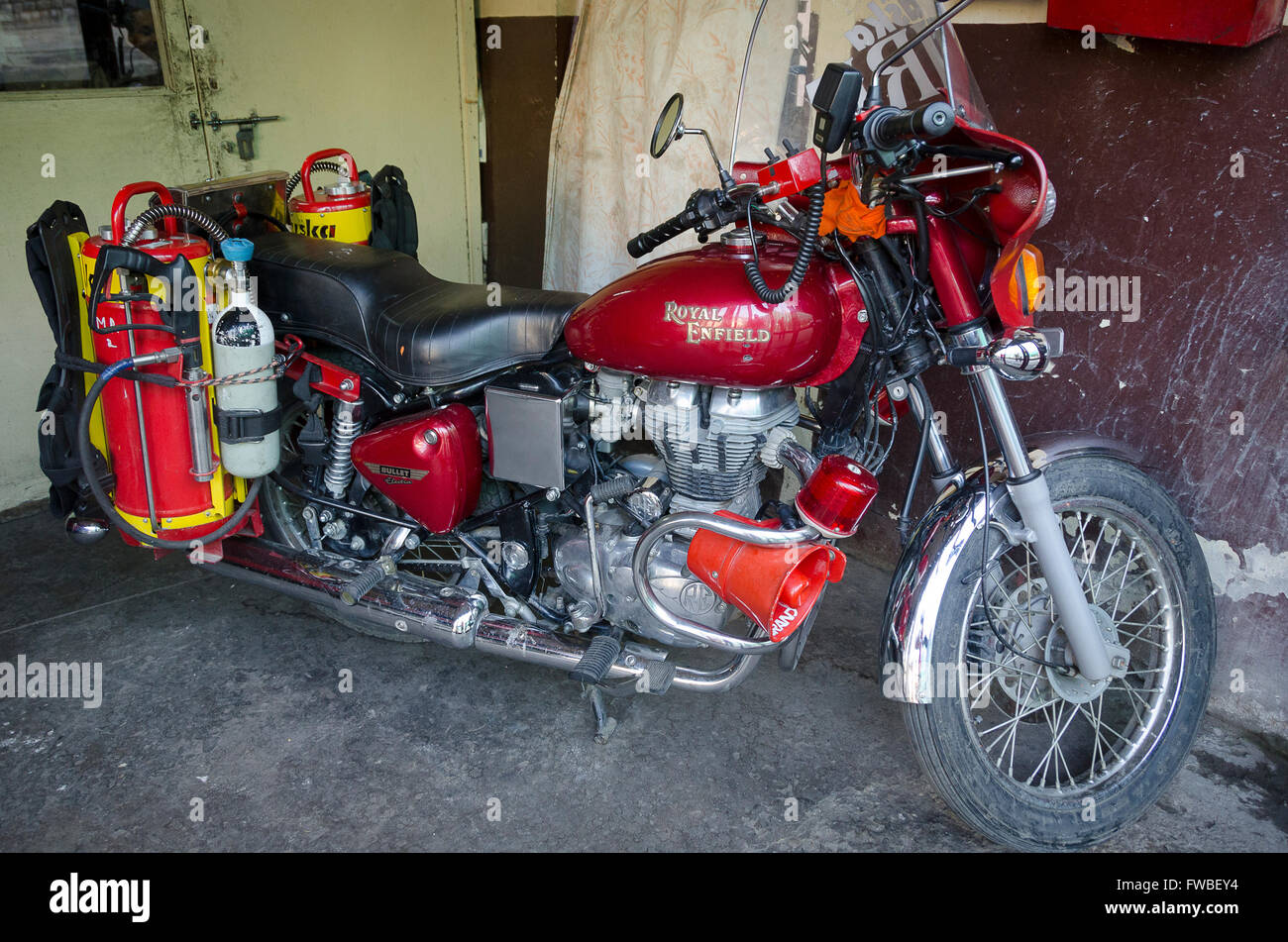 Royal Enfield Bullet motociclo, per la lotta antincendio, Simla, Himachal Pradesh, India, Foto Stock