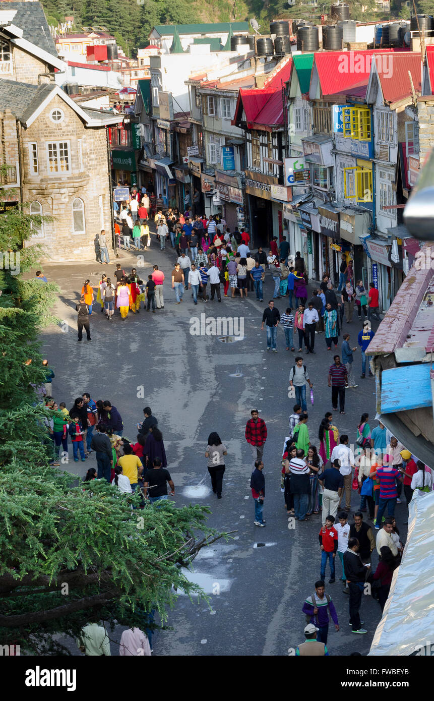 Persone che camminano in strada, Shimla, Simla, Himachal Pradesh, India, Foto Stock