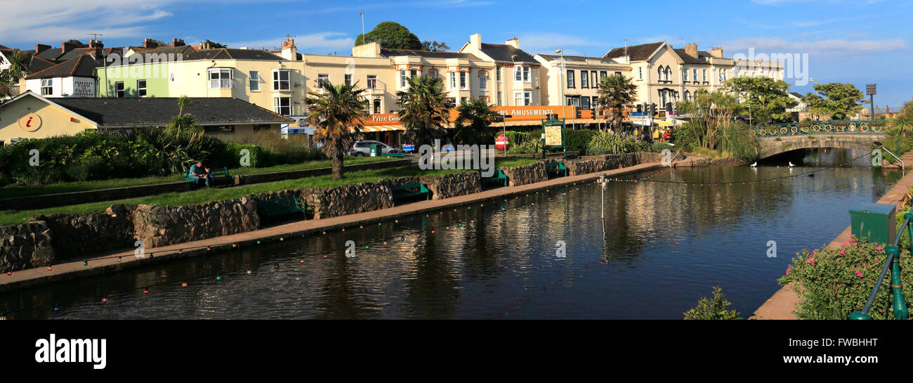 I prati erbosi e acqua a Dawlish, Dawlish città, quartiere Teinbridge, della contea di Devon, Inghilterra, Regno Unito. Foto Stock