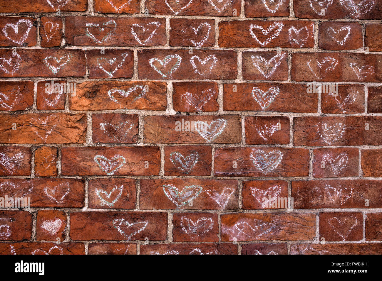 Conta di cuori su una parete a Glastonbury, Somerset, Inghilterra Foto Stock