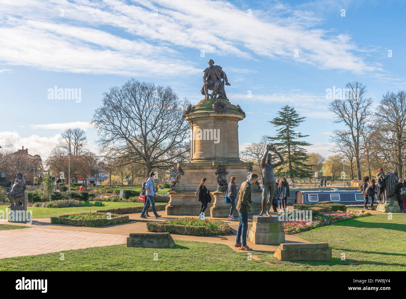 Gower Memorial, vista del Shakespeare Gower Memorial situato vicino Bancroft Gardens nel centro di Stratford Upon Avon, Inghilterra. Foto Stock