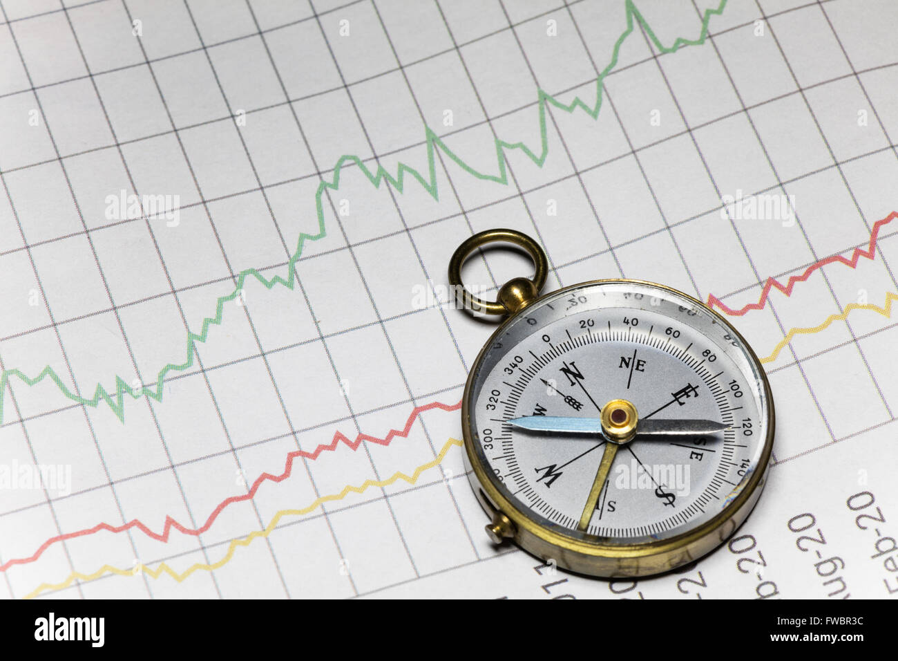 Diagramma di business e la bussola, il concetto di crescita guida. Foto Stock