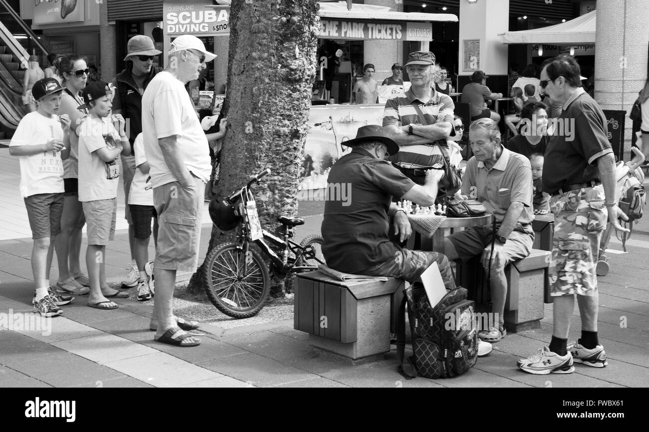 Candida fotografia di street gioco di scacchi a Surfers Paradise, Gold Coast, QLD, Australia Foto Stock