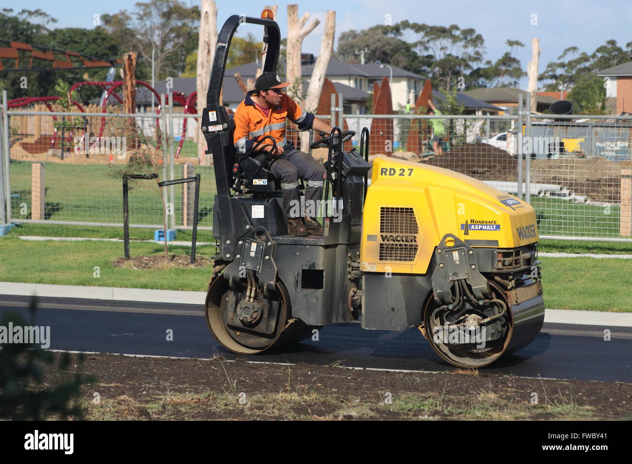 Vapore di compattazione a rullo asfalto Foto Stock