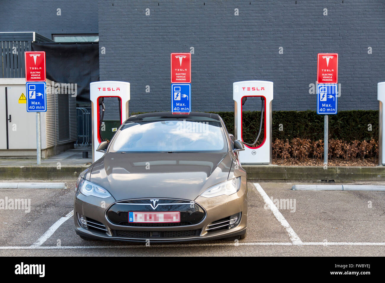 Tesla Motors, auto elettrica stazione di ricarica, di Eindhoven, in Olanda, Tesla sovralimentazioni, mobilità, tecnologia, Foto Stock